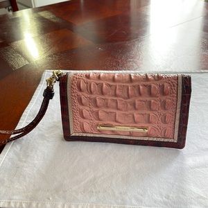 Brahmin wristlet